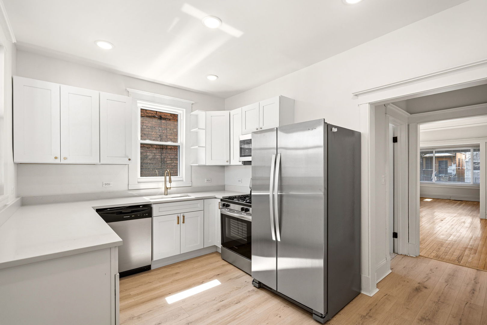 7955 S Colfax Avenue, Chicago, IL 60617