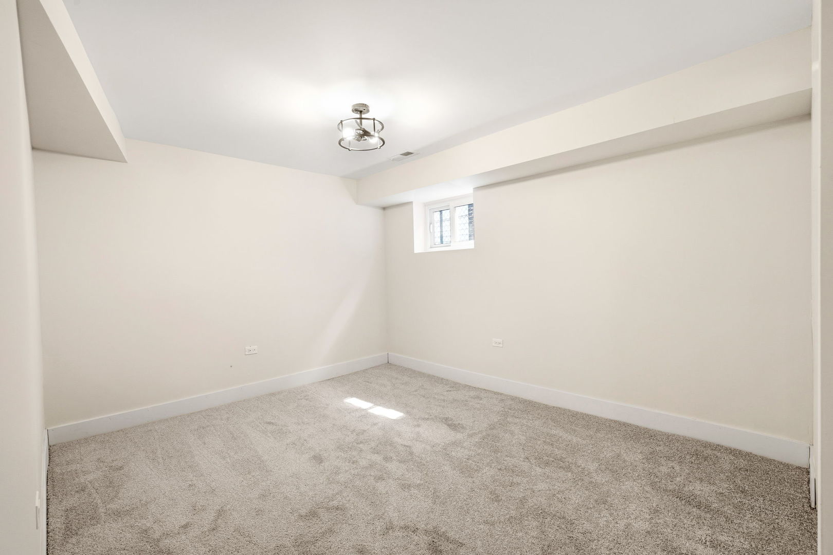 7955 S Colfax Avenue, Chicago, IL 60617