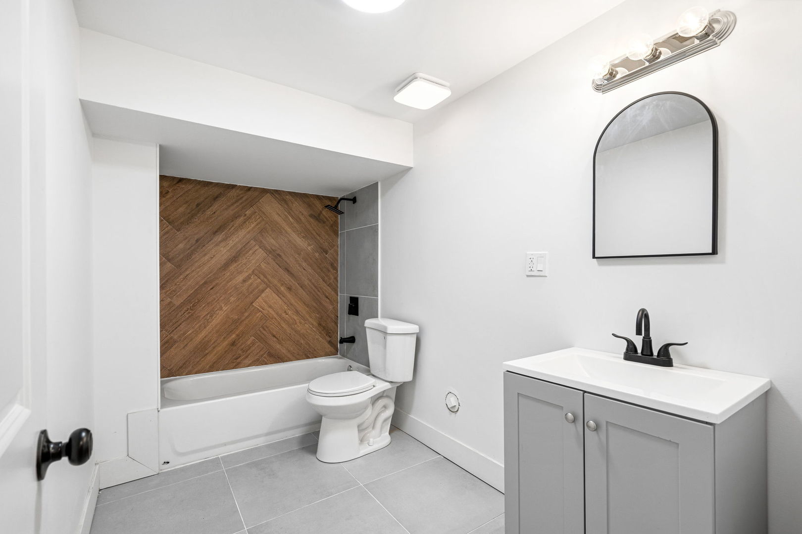 7955 S Colfax Avenue, Chicago, IL 60617