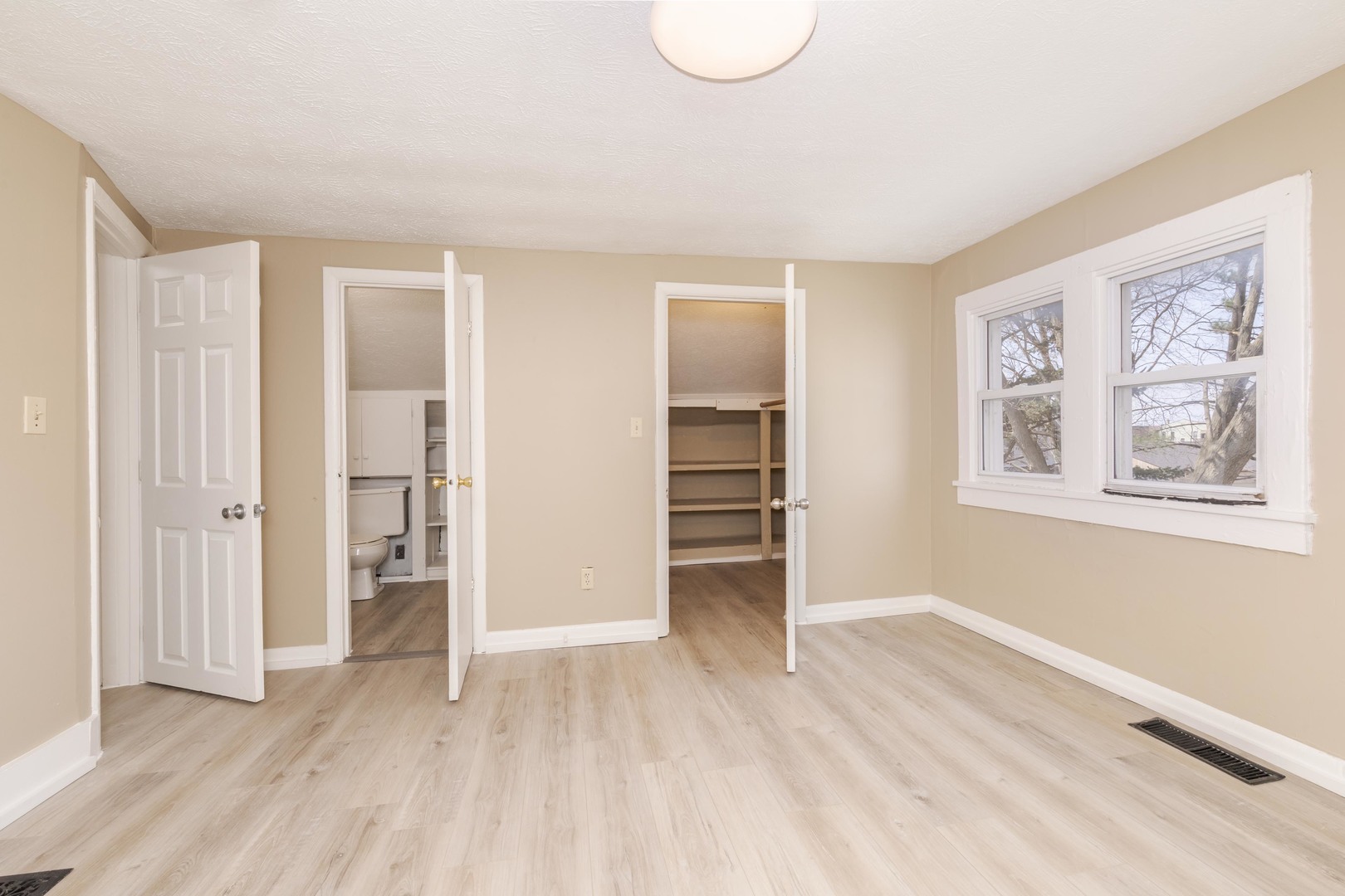 706 N Prairie Street, Bloomington, IL 61701