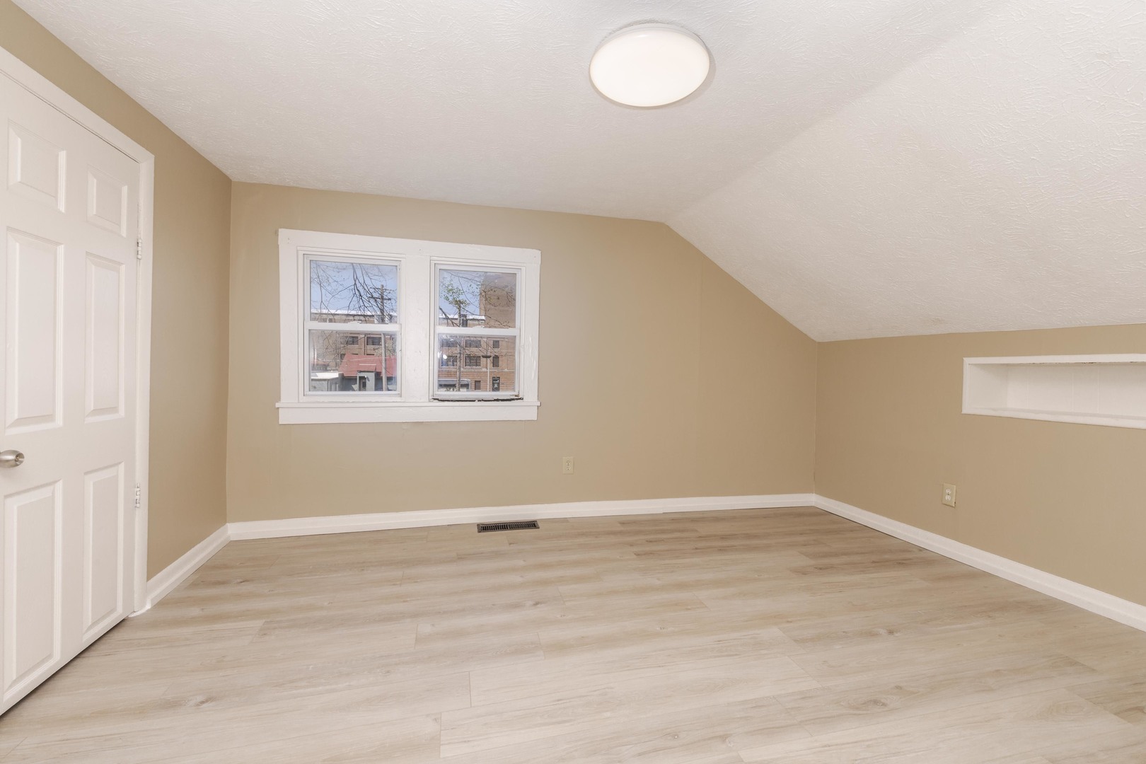 706 N Prairie Street, Bloomington, IL 61701