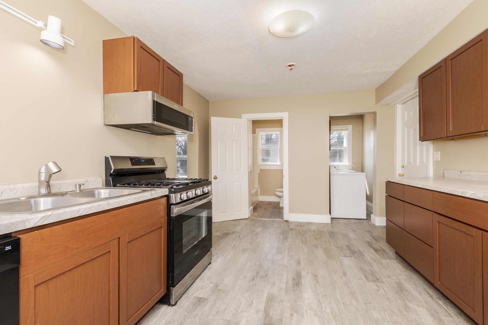 706 N Prairie Street, Bloomington, IL 61701