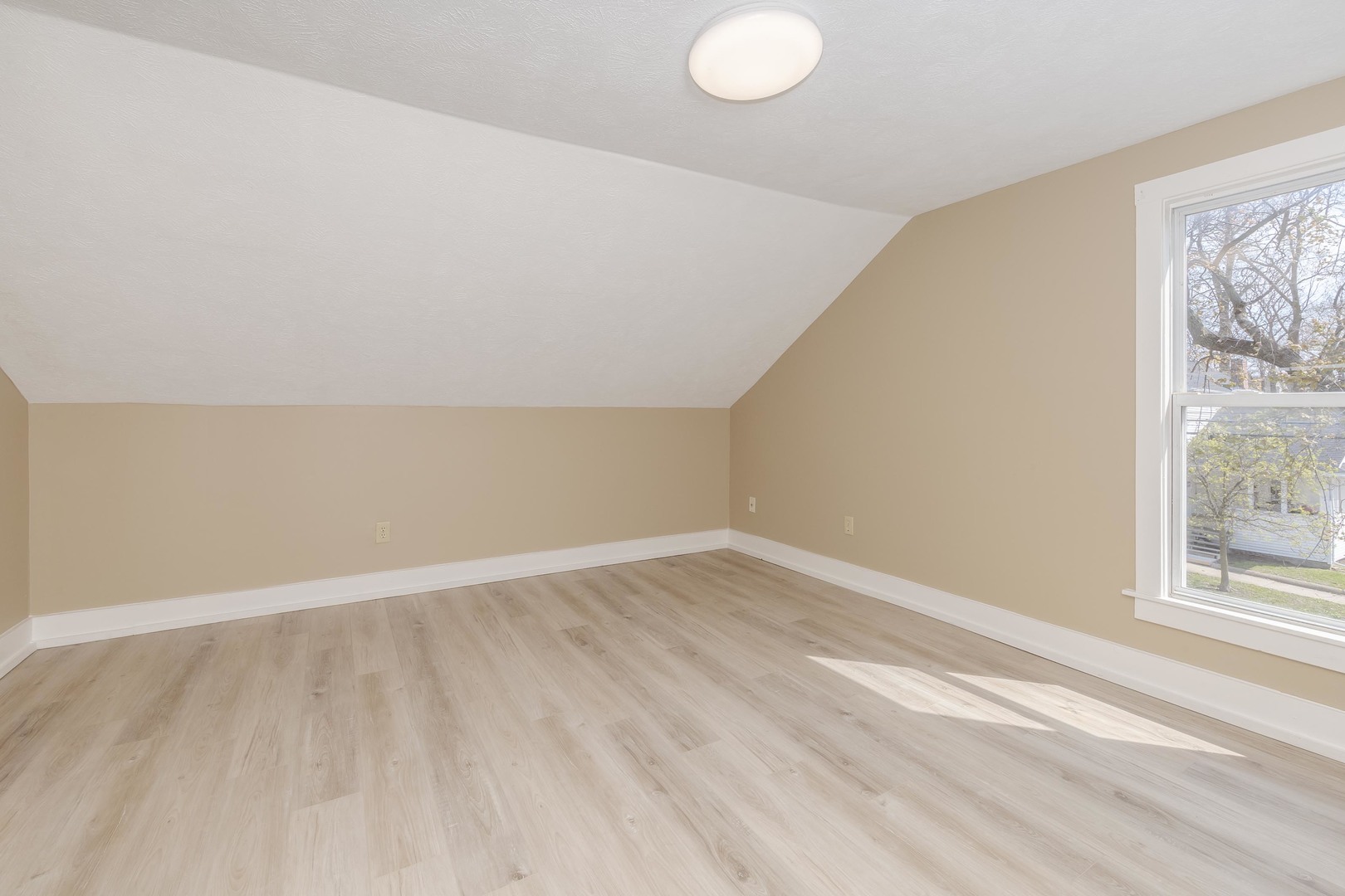 706 N Prairie Street, Bloomington, IL 61701