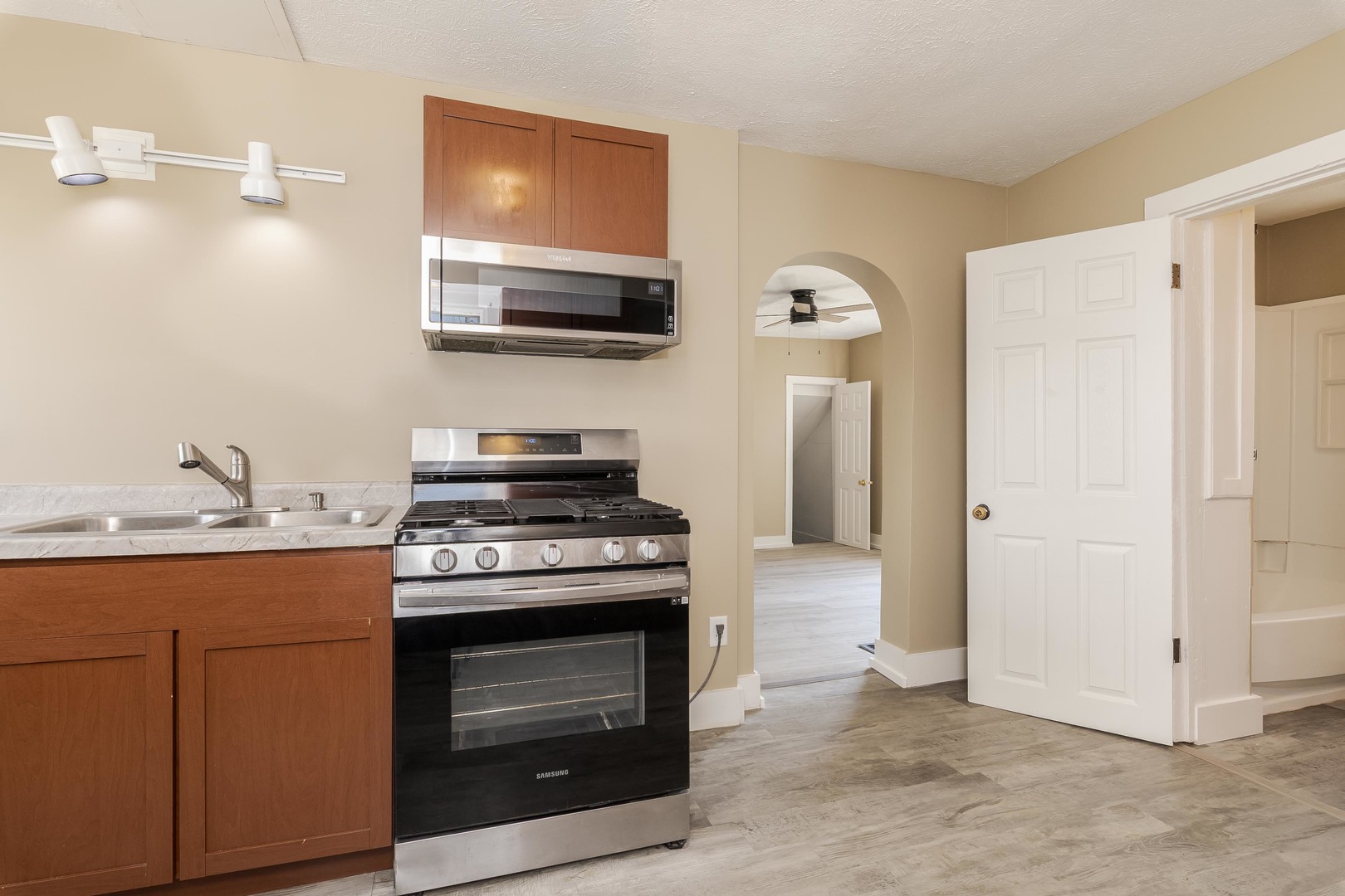 706 N Prairie Street, Bloomington, IL 61701