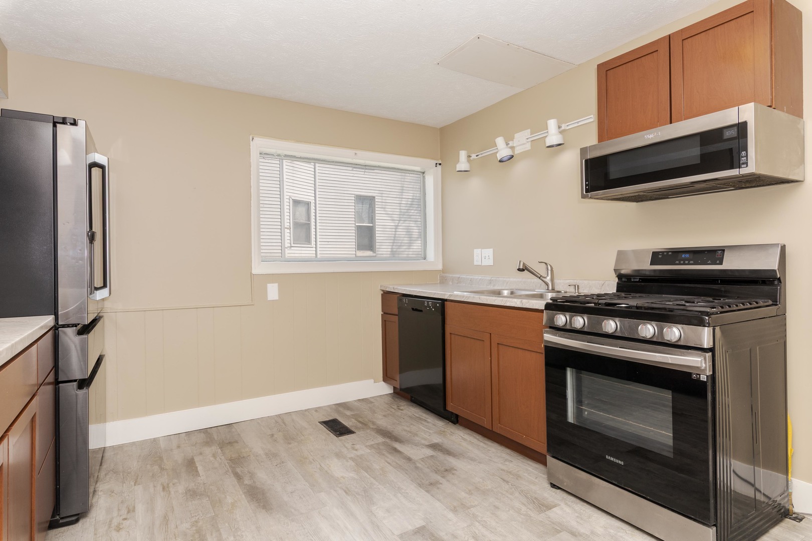 706 N Prairie Street, Bloomington, IL 61701