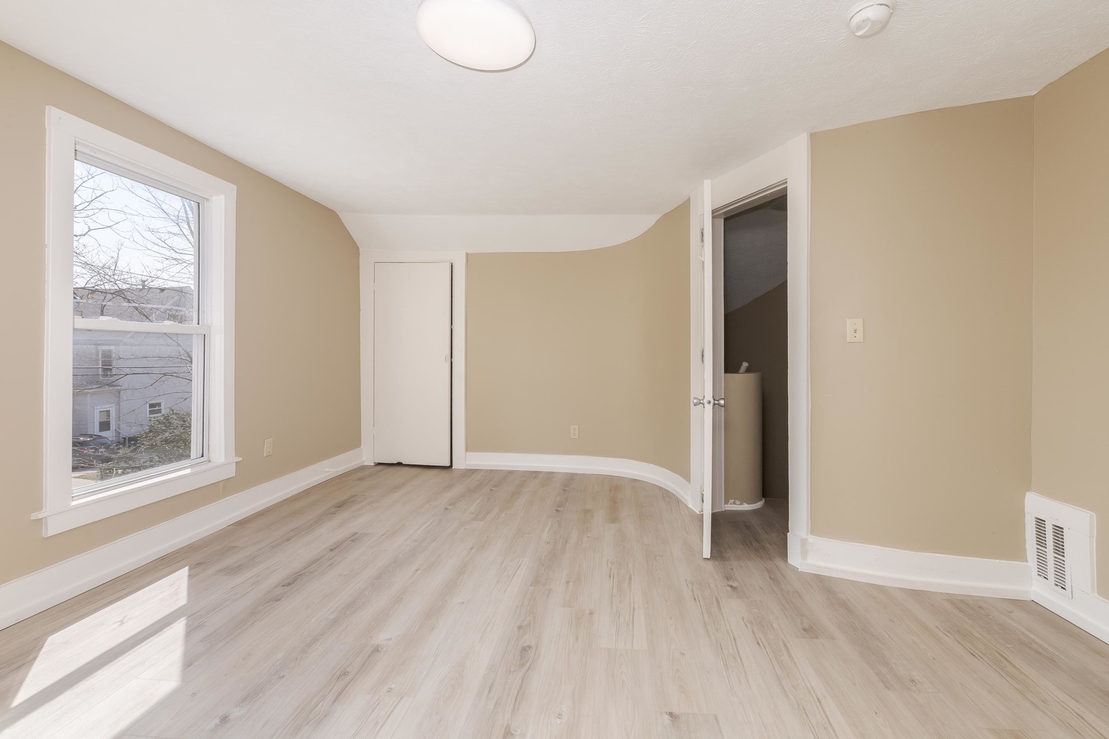 706 N Prairie Street, Bloomington, IL 61701