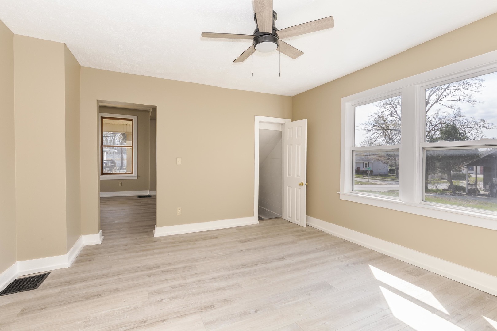 706 N Prairie Street, Bloomington, IL 61701