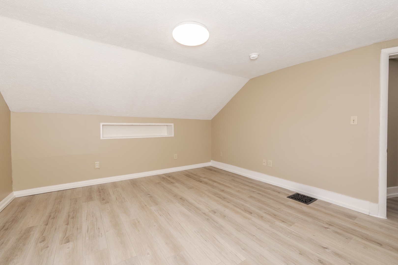 706 N Prairie Street, Bloomington, IL 61701