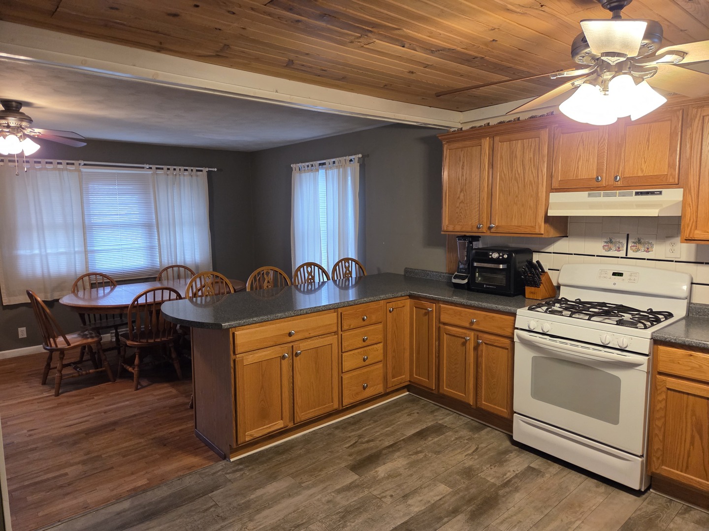 201 E Cleveland Street, Heyworth, IL 61745