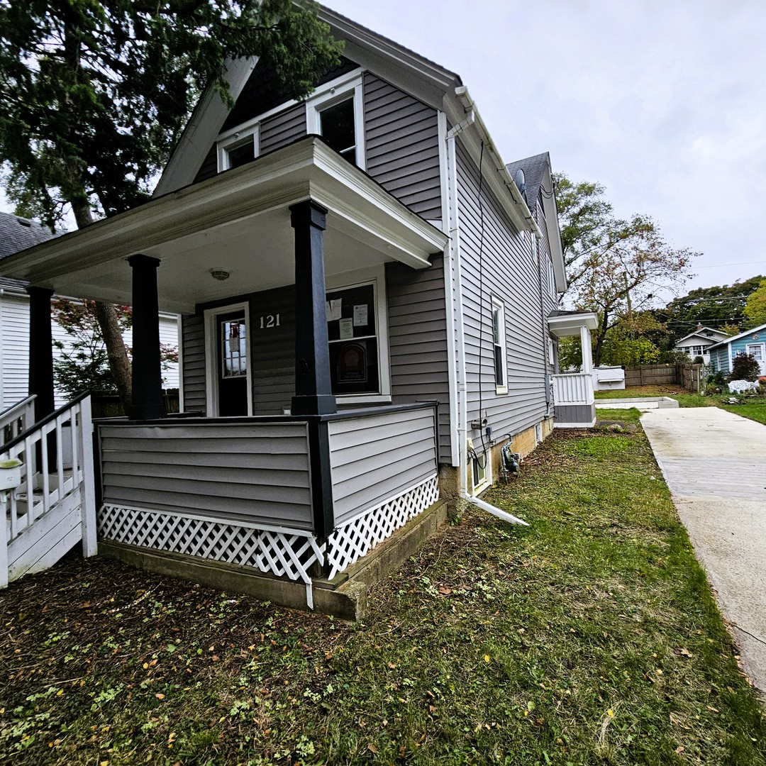 121 4th Street, Libertyville, IL 60048