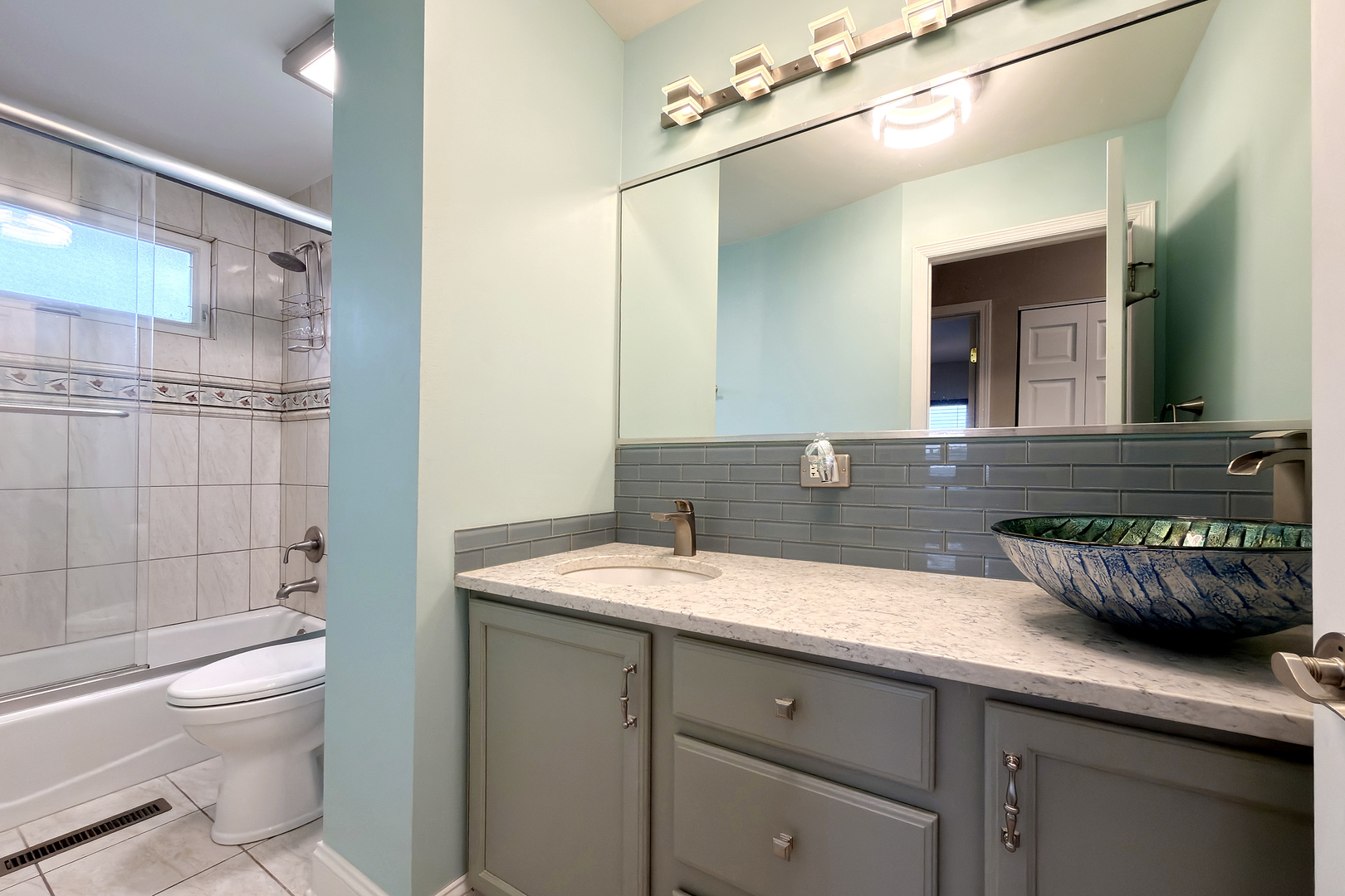 2808 dove Street, Rolling Meadows, IL 60008