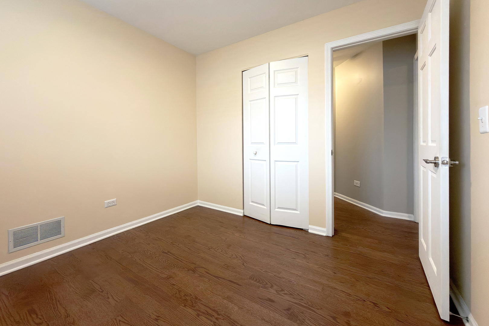 2808 dove Street, Rolling Meadows, IL 60008