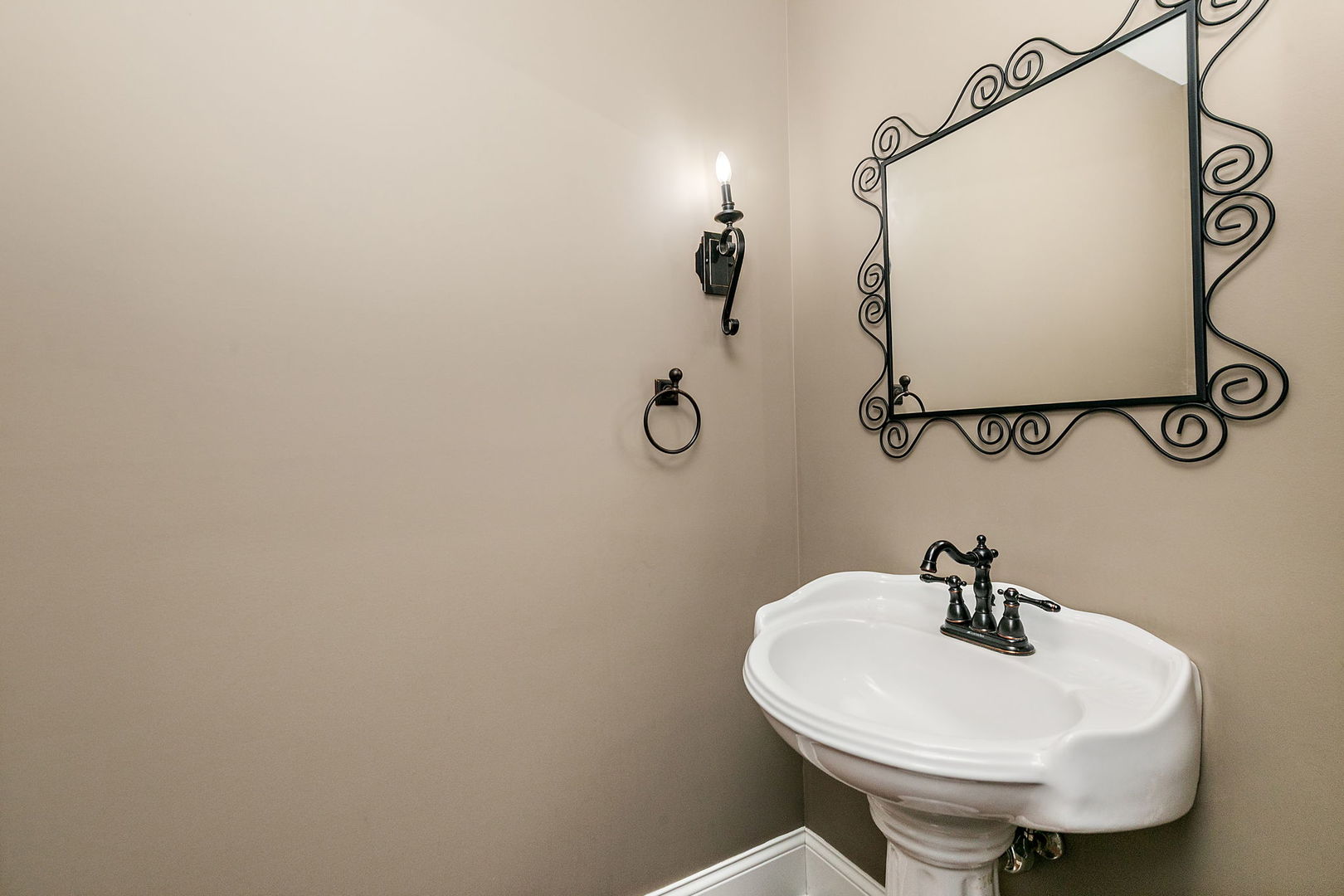 1211 Coyote Trail, Hampshire, IL 60140