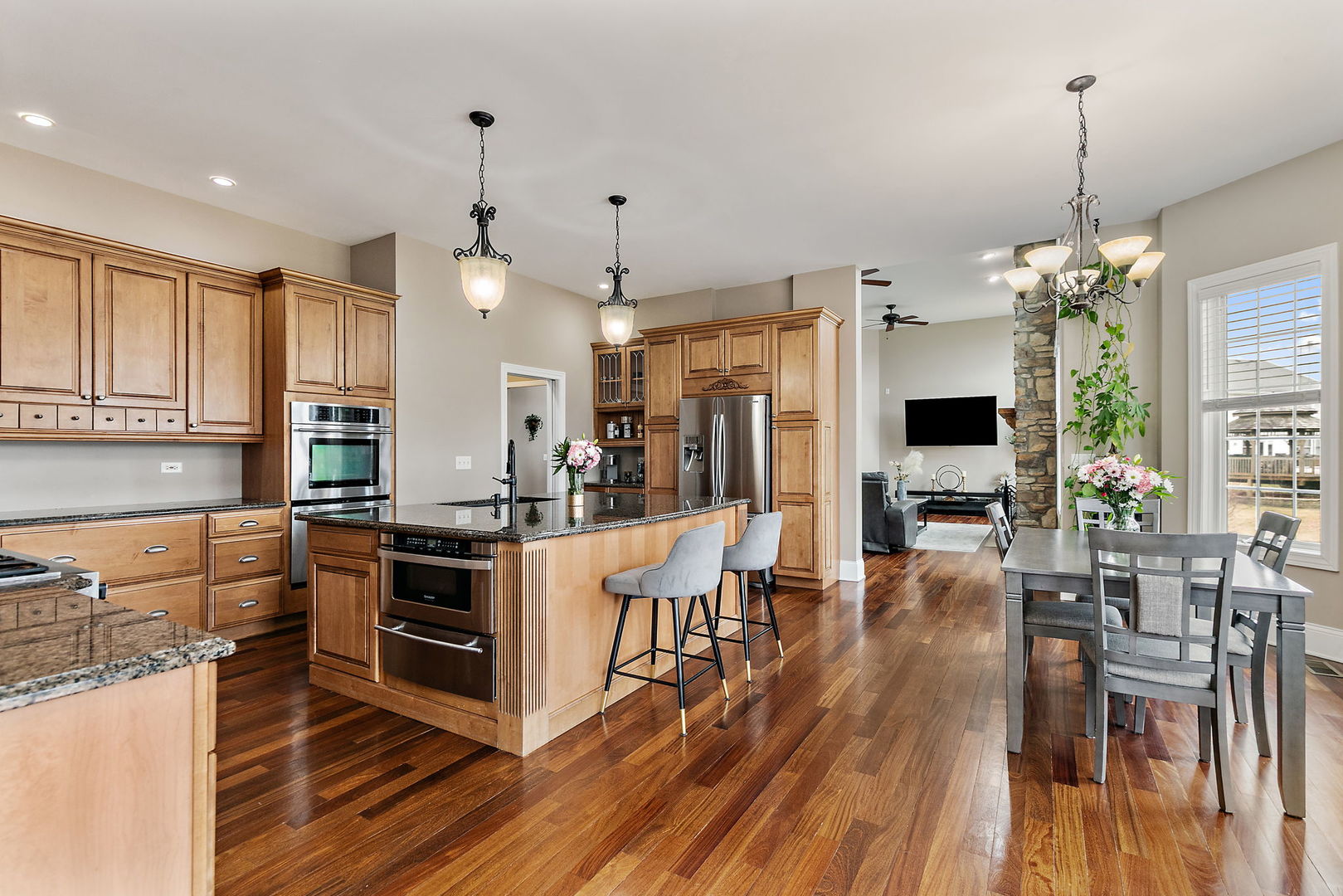 1211 Coyote Trail, Hampshire, IL 60140