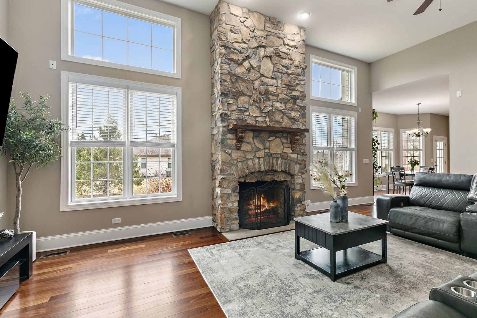 1211 Coyote Trail, Hampshire, IL 60140