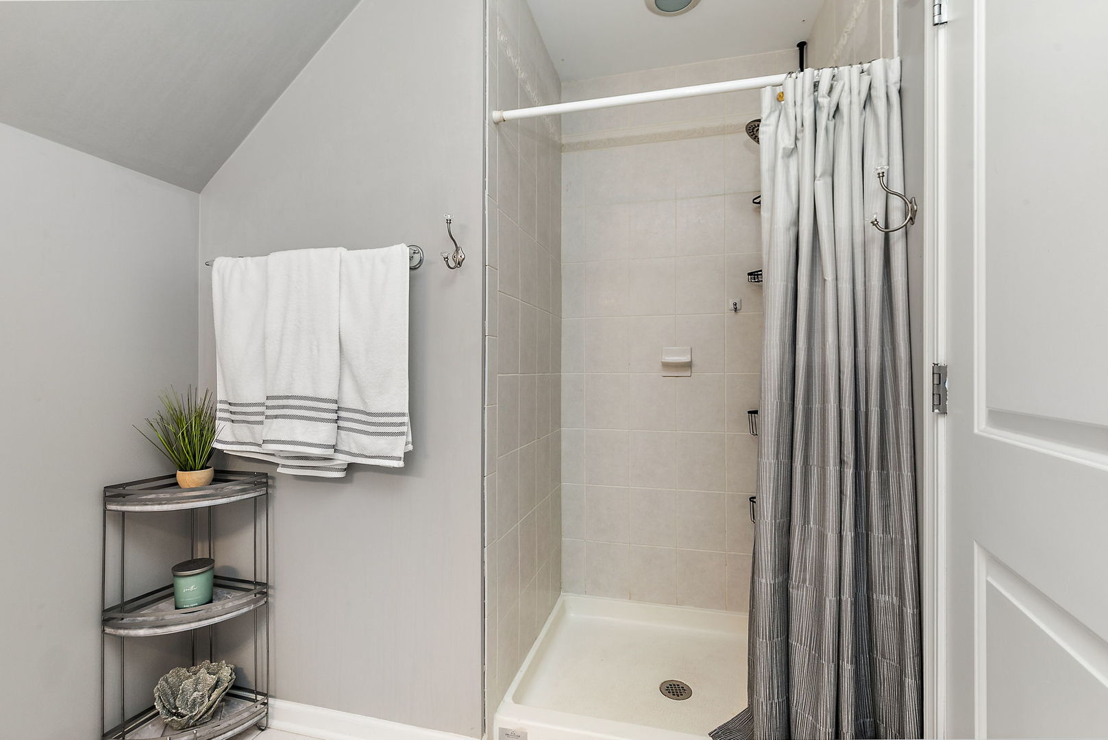 1211 Coyote Trail, Hampshire, IL 60140