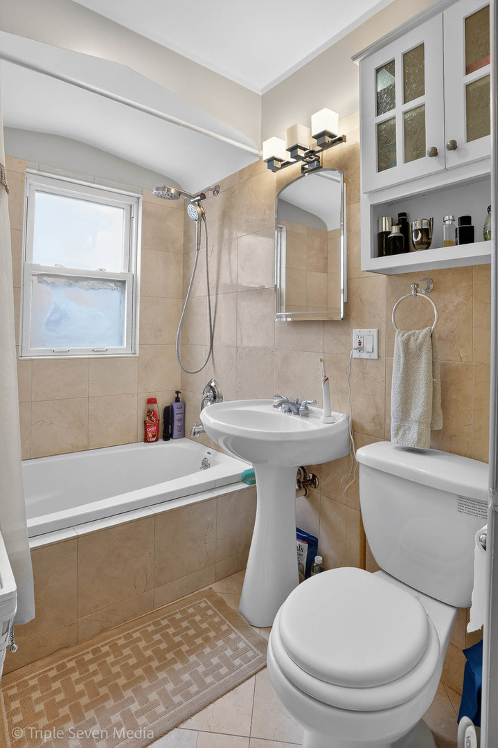 5022 S Leclaire Avenue, Chicago, IL 60638