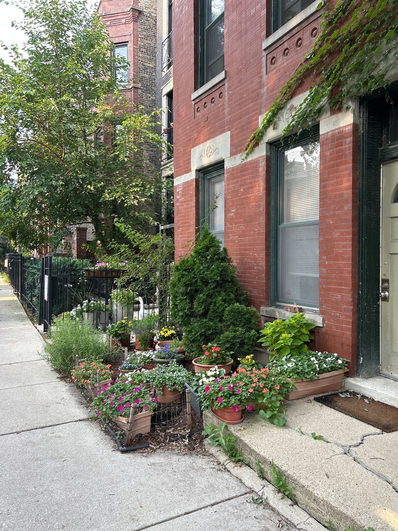 862 N Hermitage Avenue #1R, Chicago, IL 60622