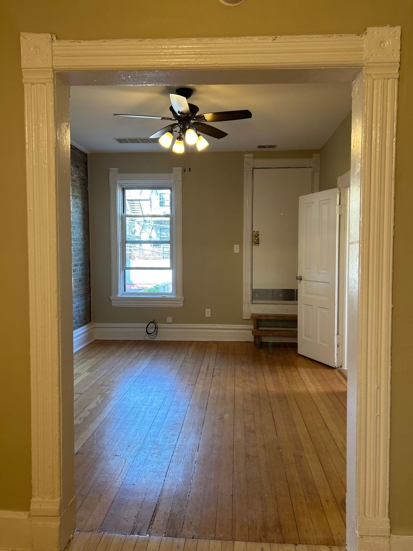 862 N Hermitage Avenue #1R, Chicago, IL 60622