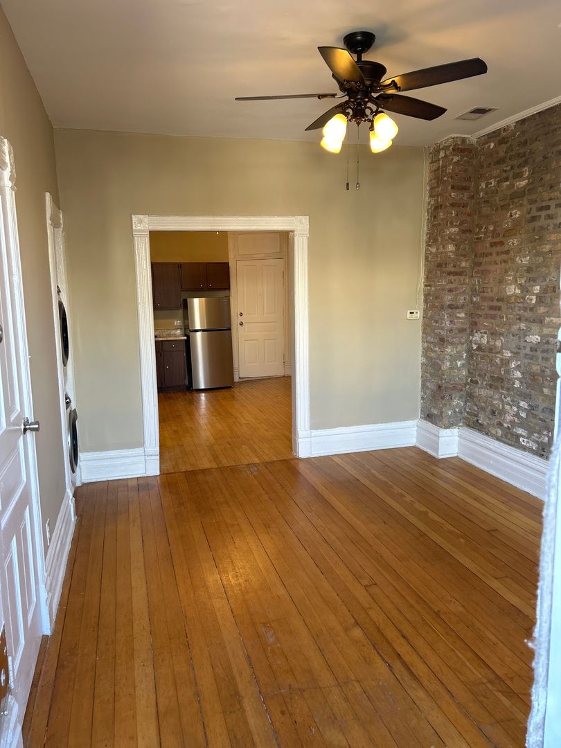 862 N Hermitage Avenue #1R, Chicago, IL 60622