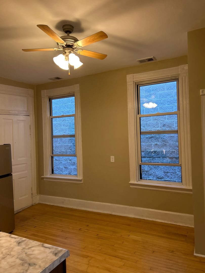 862 N Hermitage Avenue #1R, Chicago, IL 60622