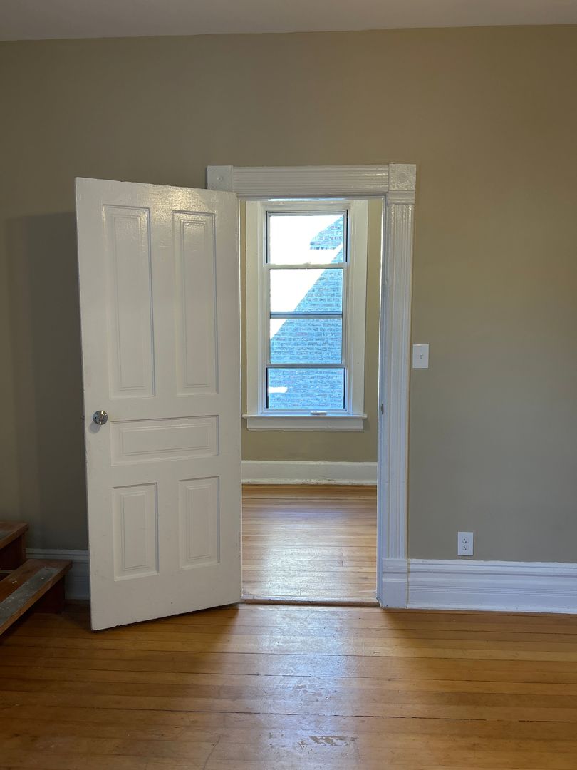 862 N Hermitage Avenue #1R, Chicago, IL 60622