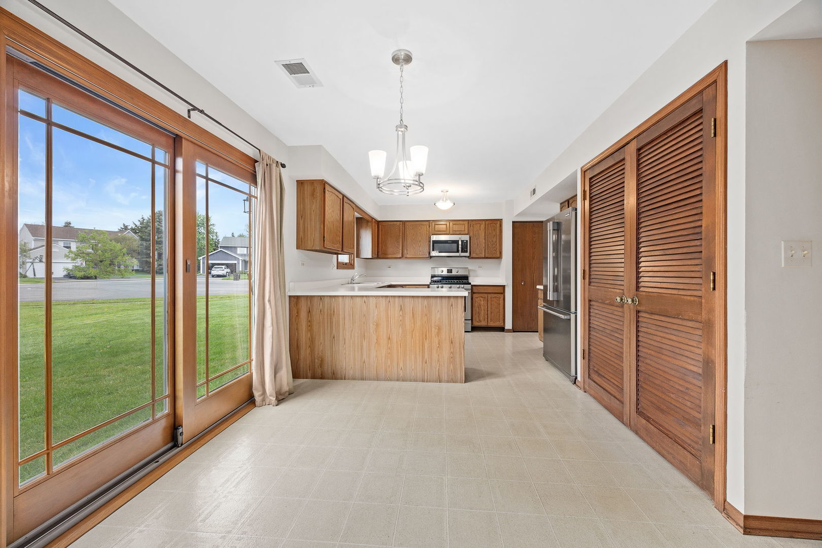 1690 Wildwood Lane, Hanover Park, IL 60133