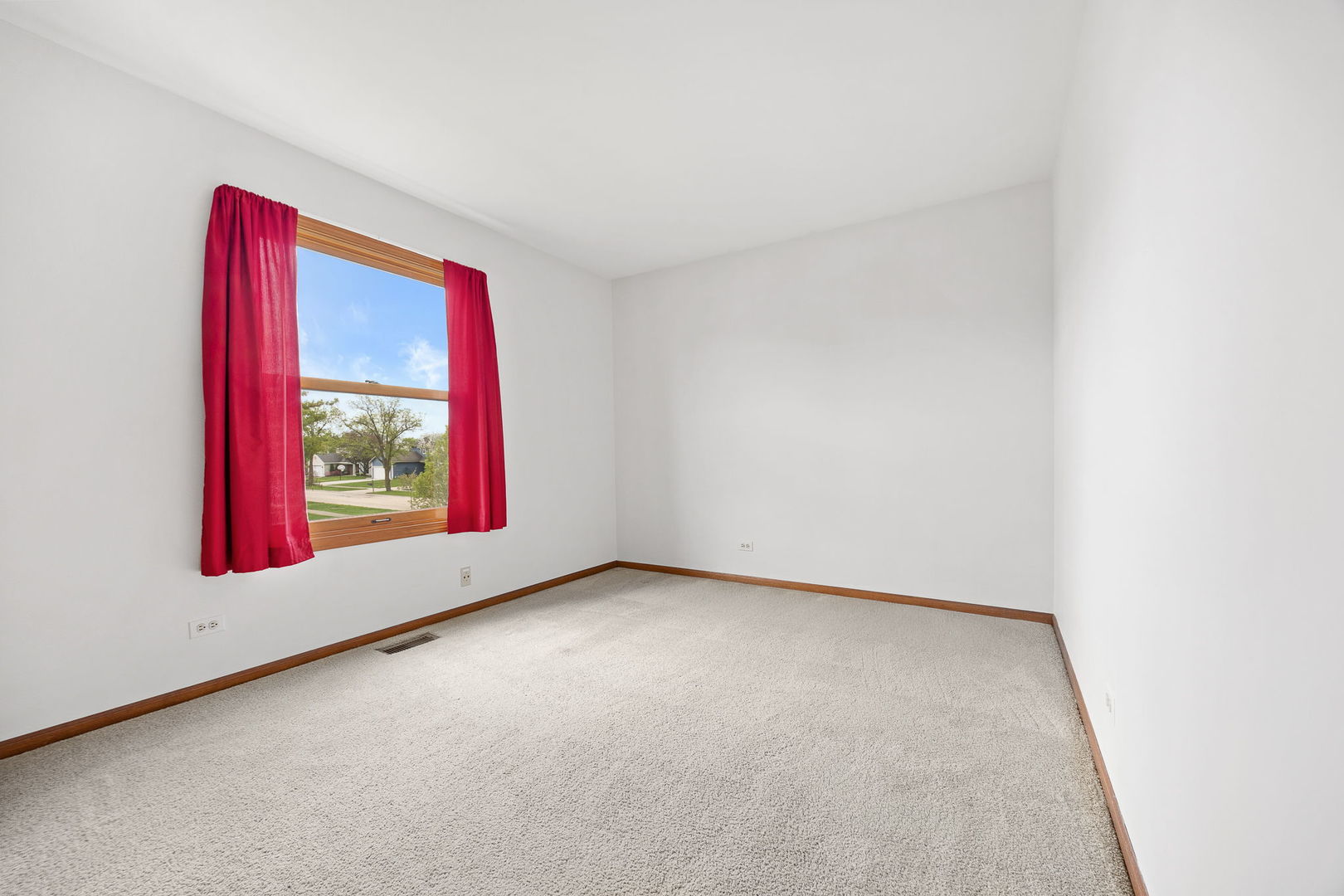 1690 Wildwood Lane, Hanover Park, IL 60133