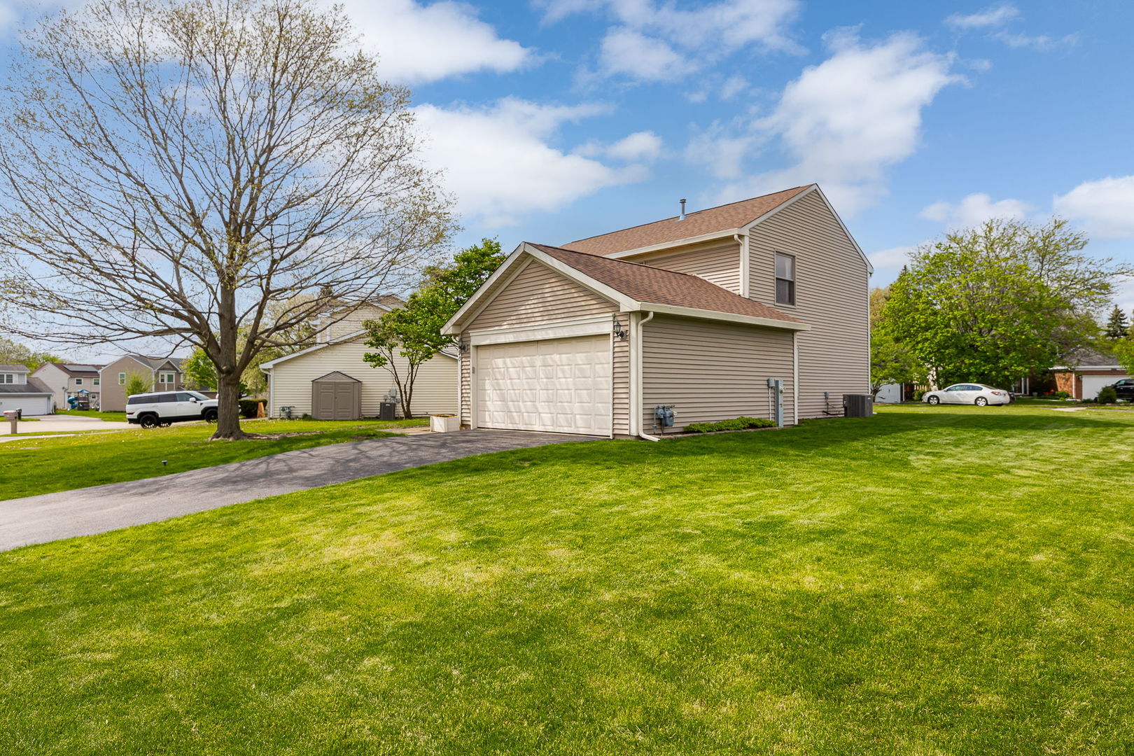 1690 Wildwood Lane, Hanover Park, IL 60133