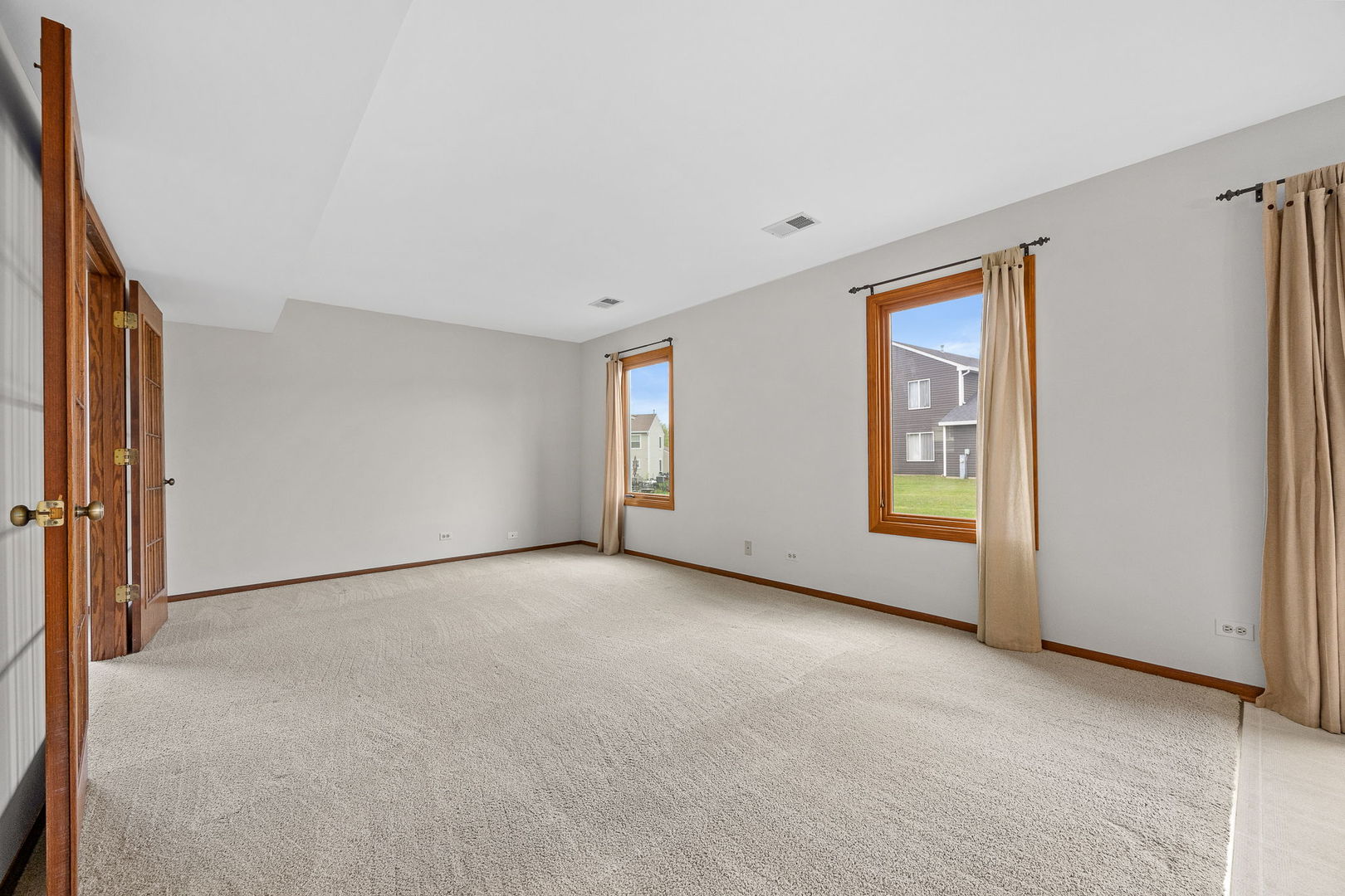 1690 Wildwood Lane, Hanover Park, IL 60133