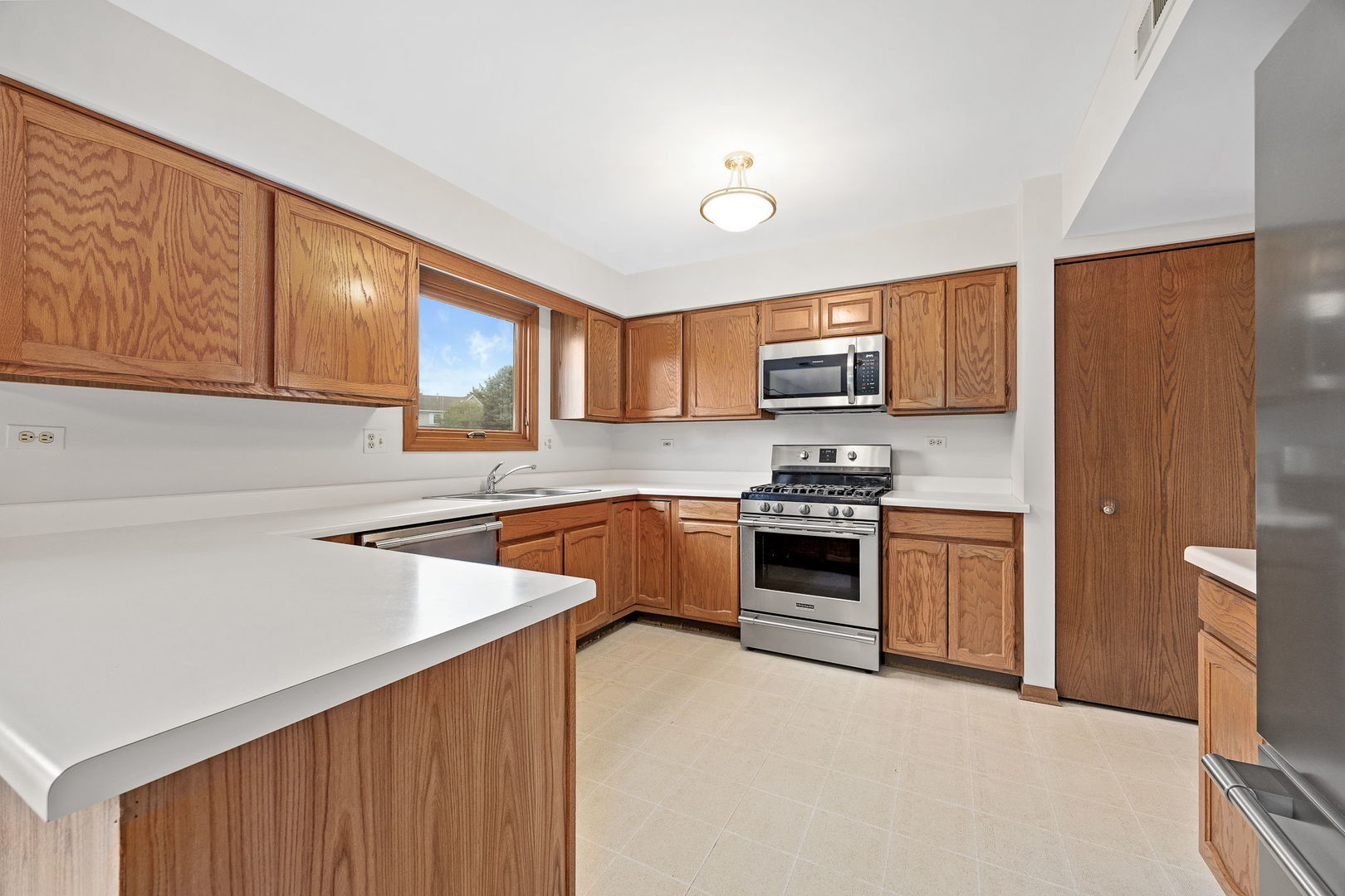 1690 Wildwood Lane, Hanover Park, IL 60133