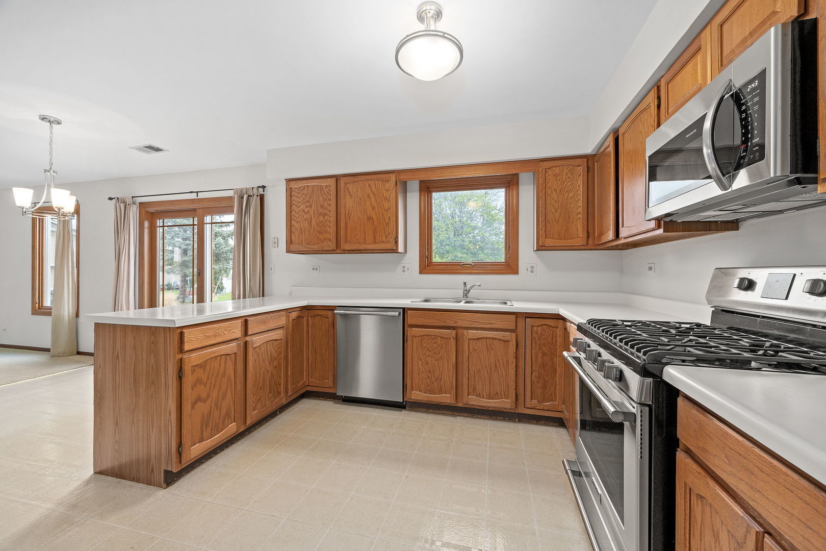 1690 Wildwood Lane, Hanover Park, IL 60133