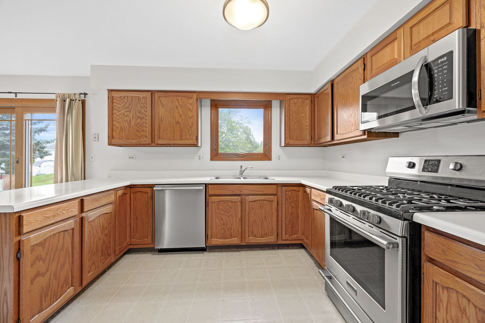 1690 Wildwood Lane, Hanover Park, IL 60133