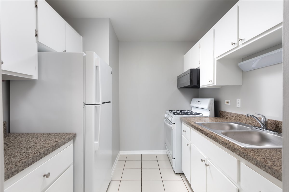 5740 East Avenue #2F, Countryside, IL 60525