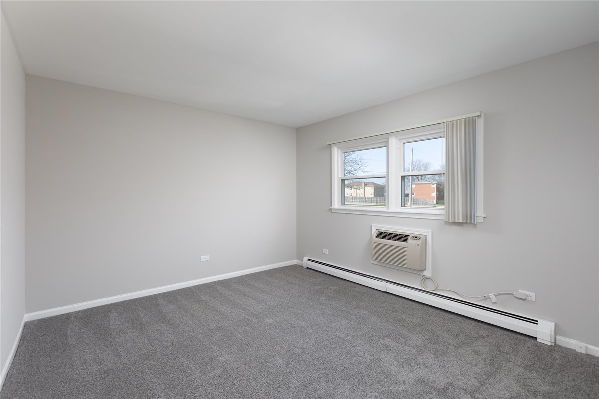 5740 East Avenue #2F, Countryside, IL 60525