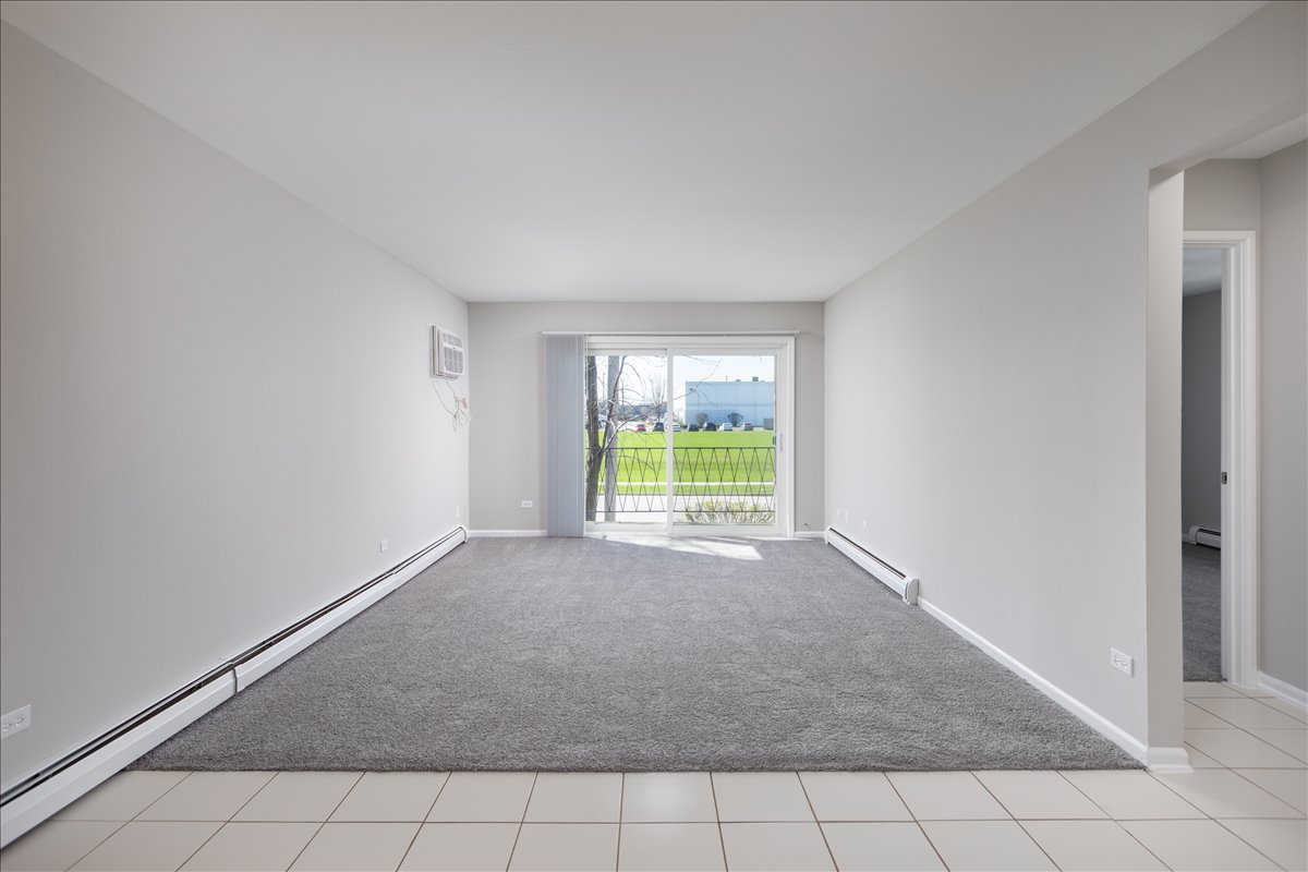 5740 East Avenue #2F, Countryside, IL 60525