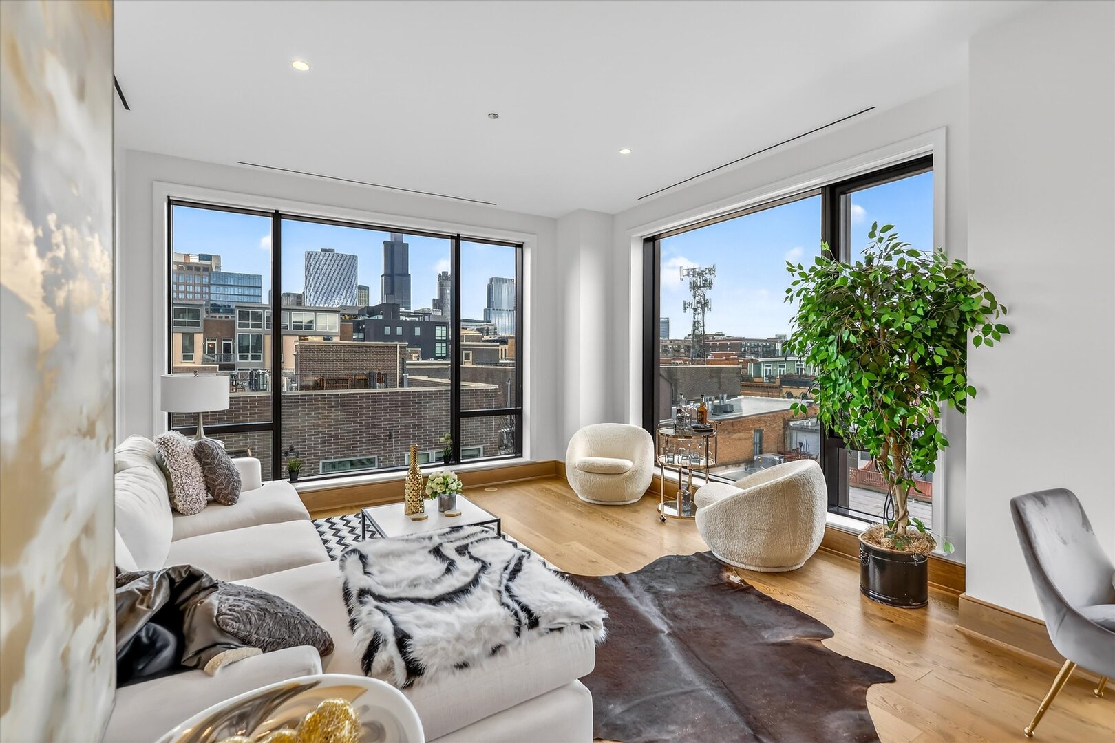 21 N May Street #501, Chicago, IL 60607