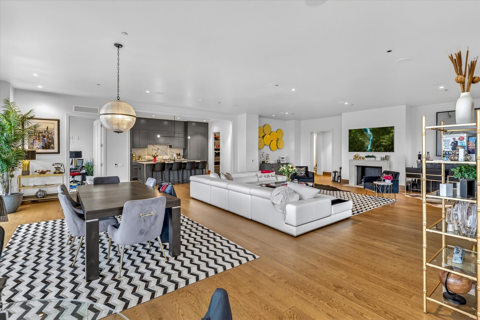 21 N May Street #501, Chicago, IL 60607