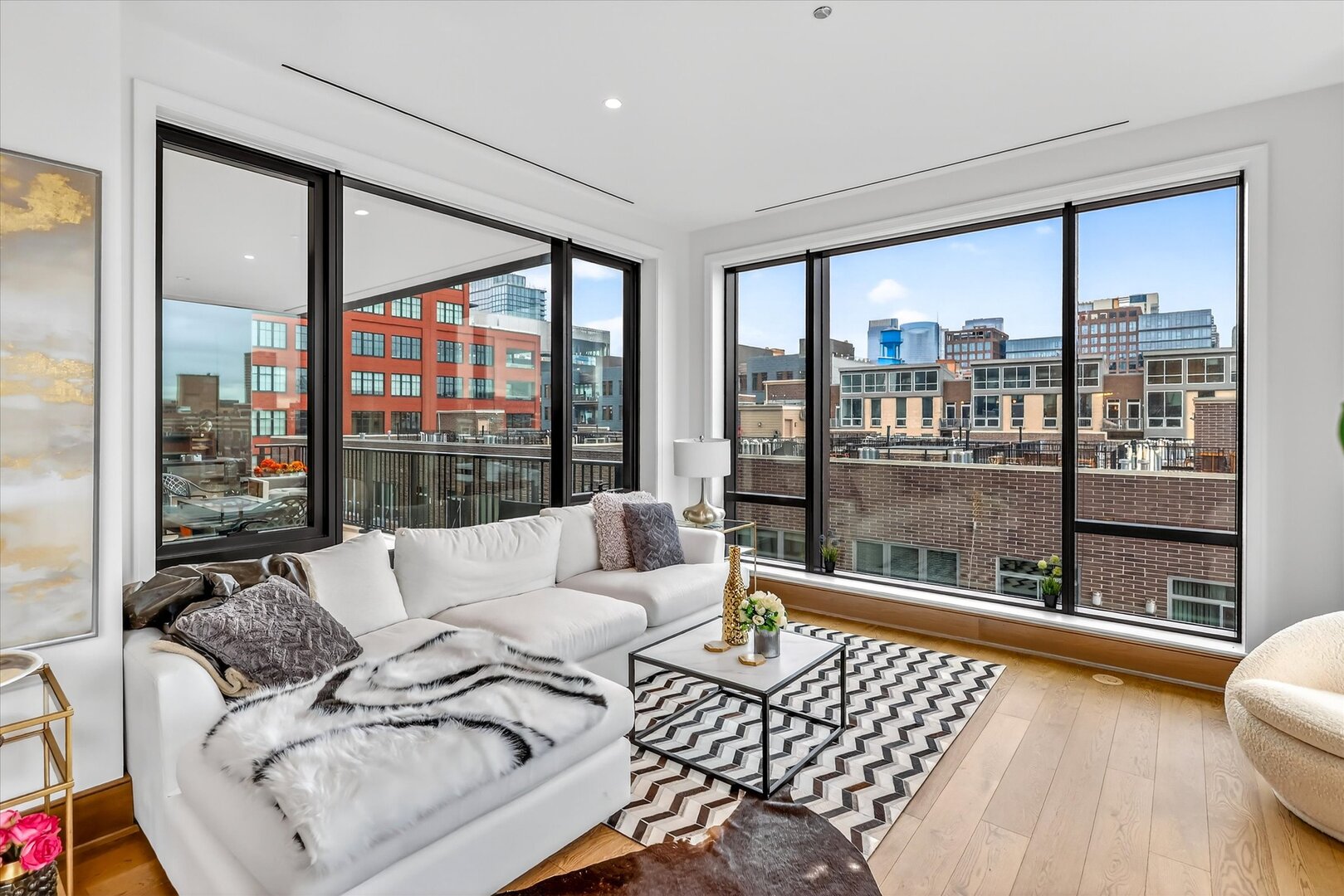 21 N May Street #501, Chicago, IL 60607