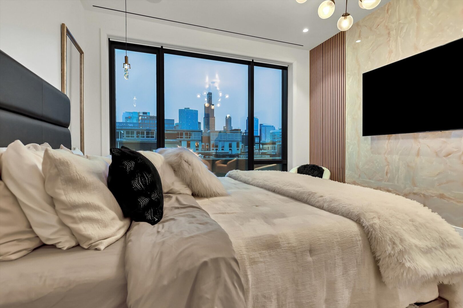 21 N May Street #501, Chicago, IL 60607