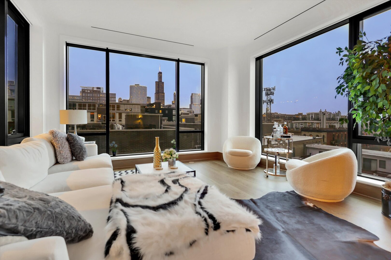 21 N May Street #501, Chicago, IL 60607