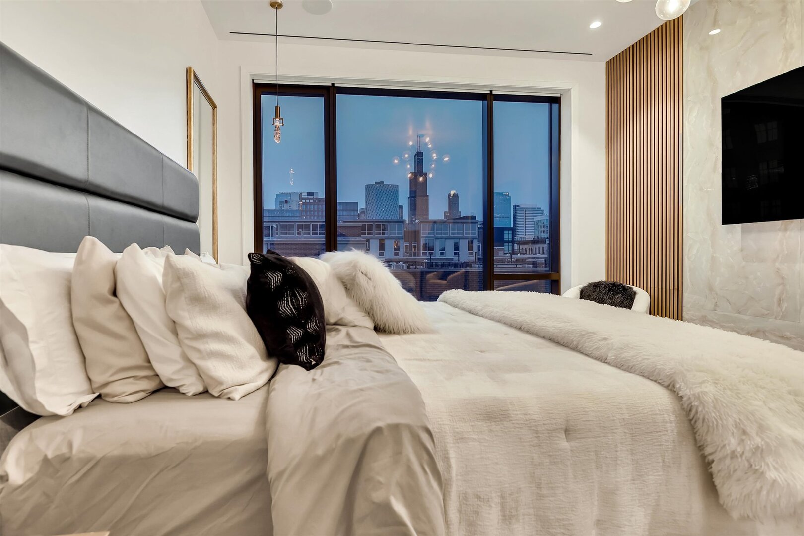 21 N May Street #501, Chicago, IL 60607