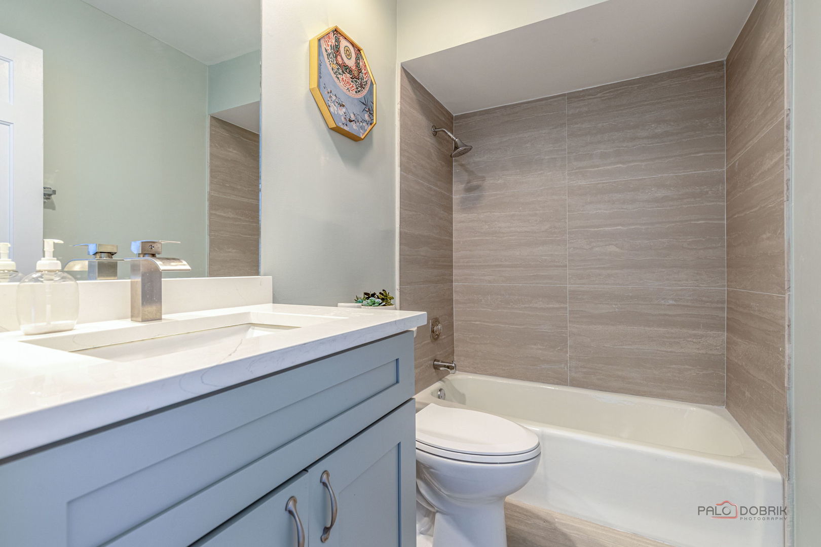 851 Sutton Court, Lincolnshire, IL 60069