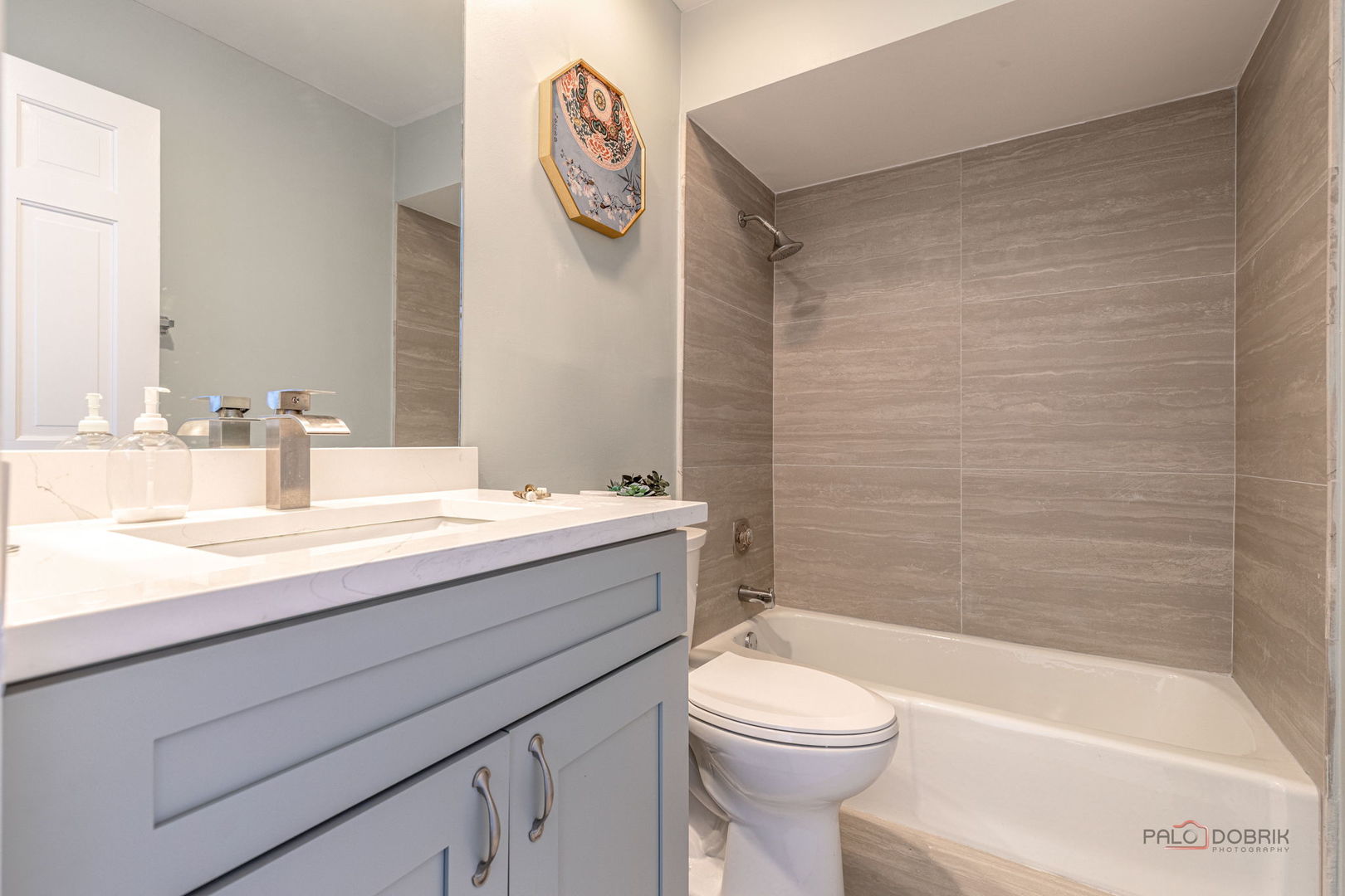 851 Sutton Court, Lincolnshire, IL 60069