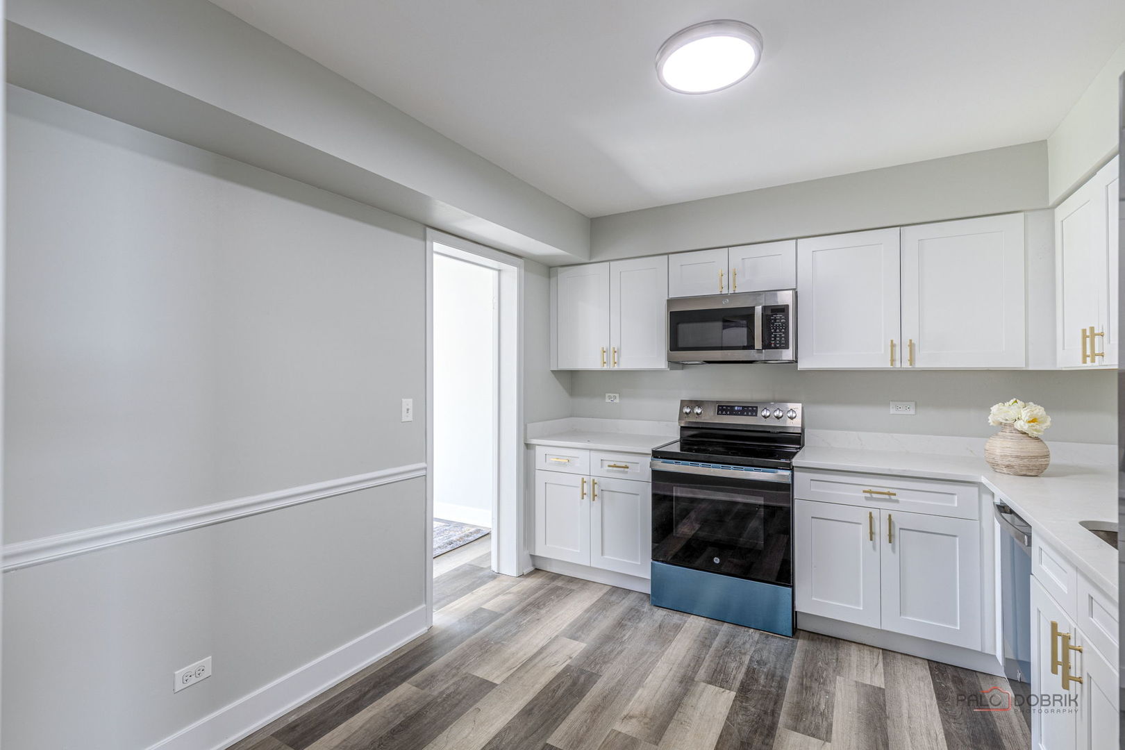 851 Sutton Court, Lincolnshire, IL 60069