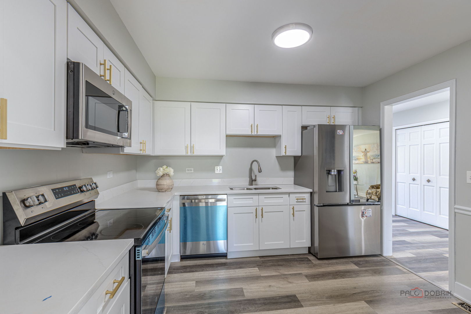 851 Sutton Court, Lincolnshire, IL 60069