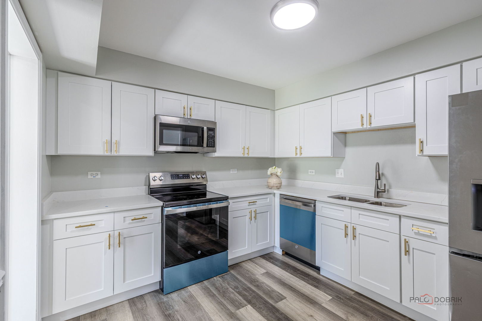 851 Sutton Court, Lincolnshire, IL 60069