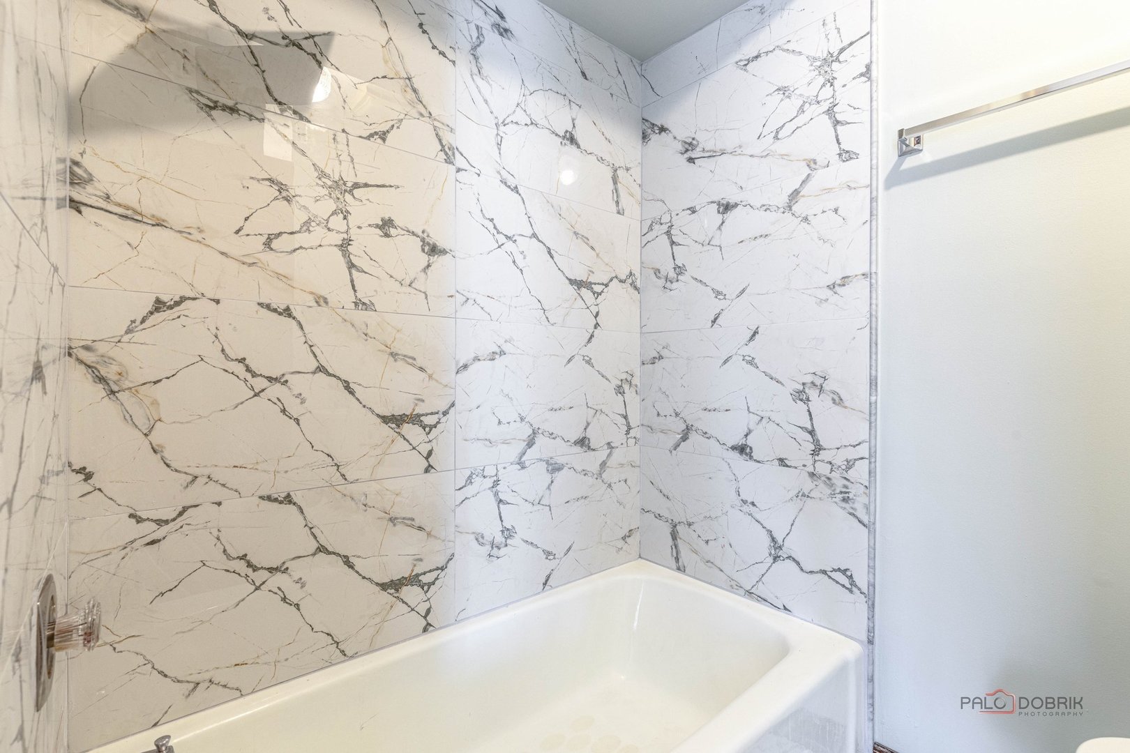 851 Sutton Court, Lincolnshire, IL 60069