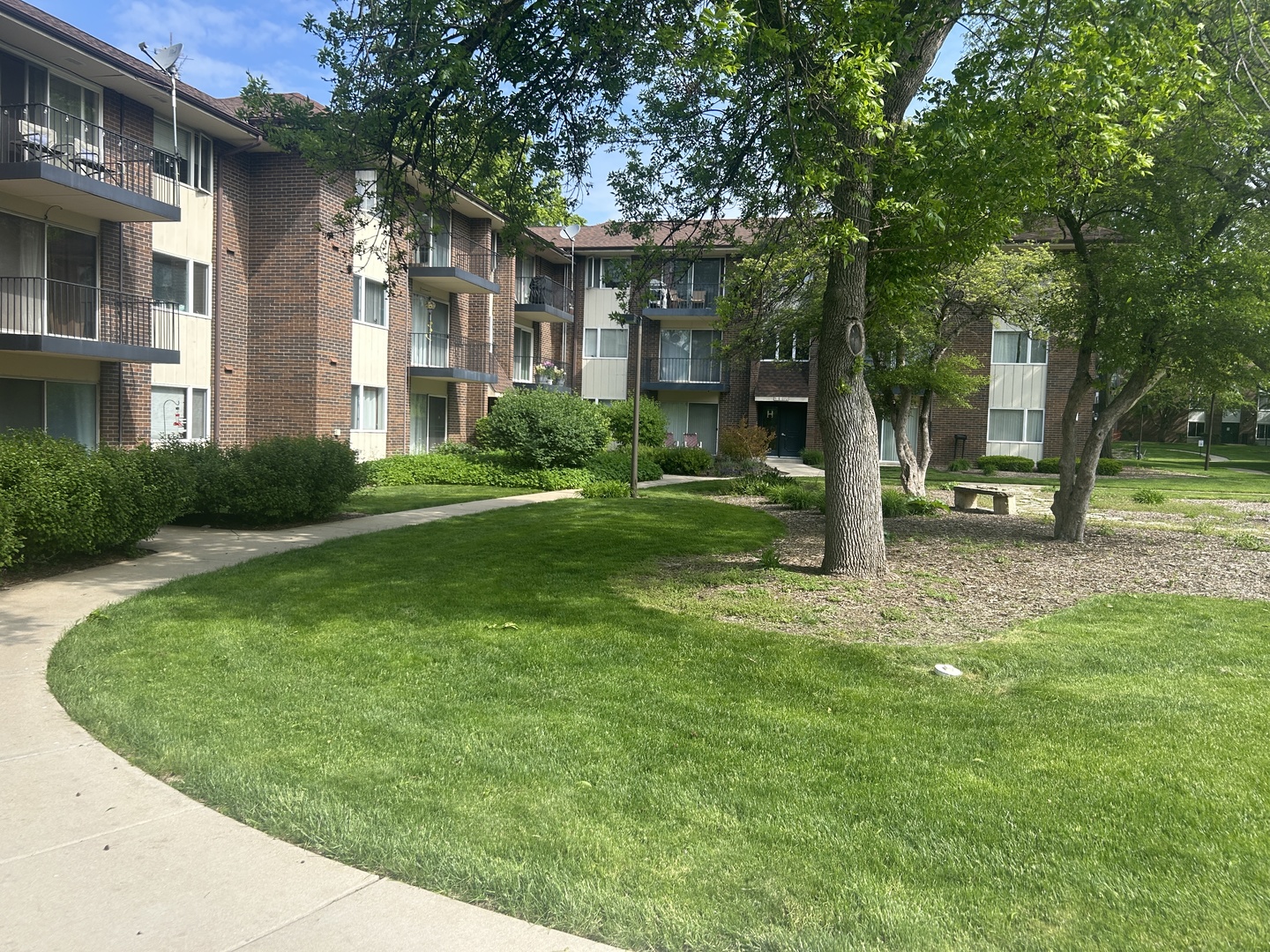 5S070 Pebblewood Lane #G11, Naperville, IL 60563