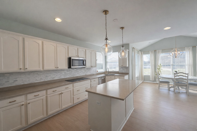 1981 Angelica Lane, Bartlett, IL 60103